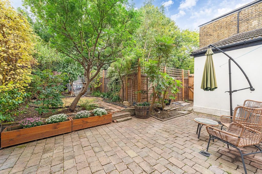 Property photo 2 of 14 Garden (2).Jpg