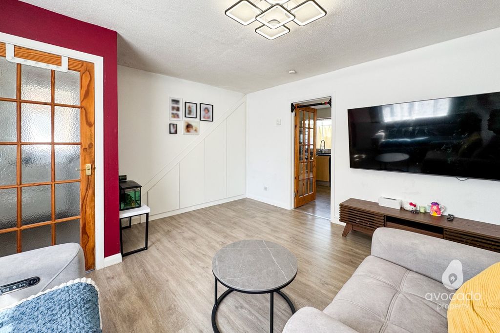 Property photo 2 of 16 5382795