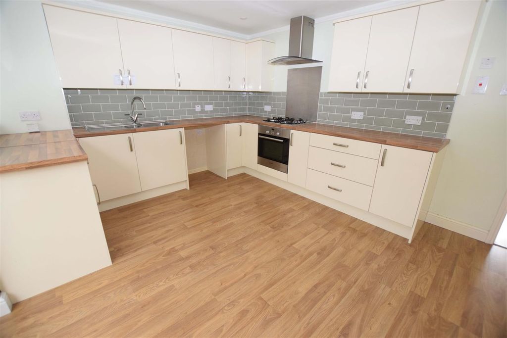 Property photo 3 of 11 Kitchen/Diner (Archive)