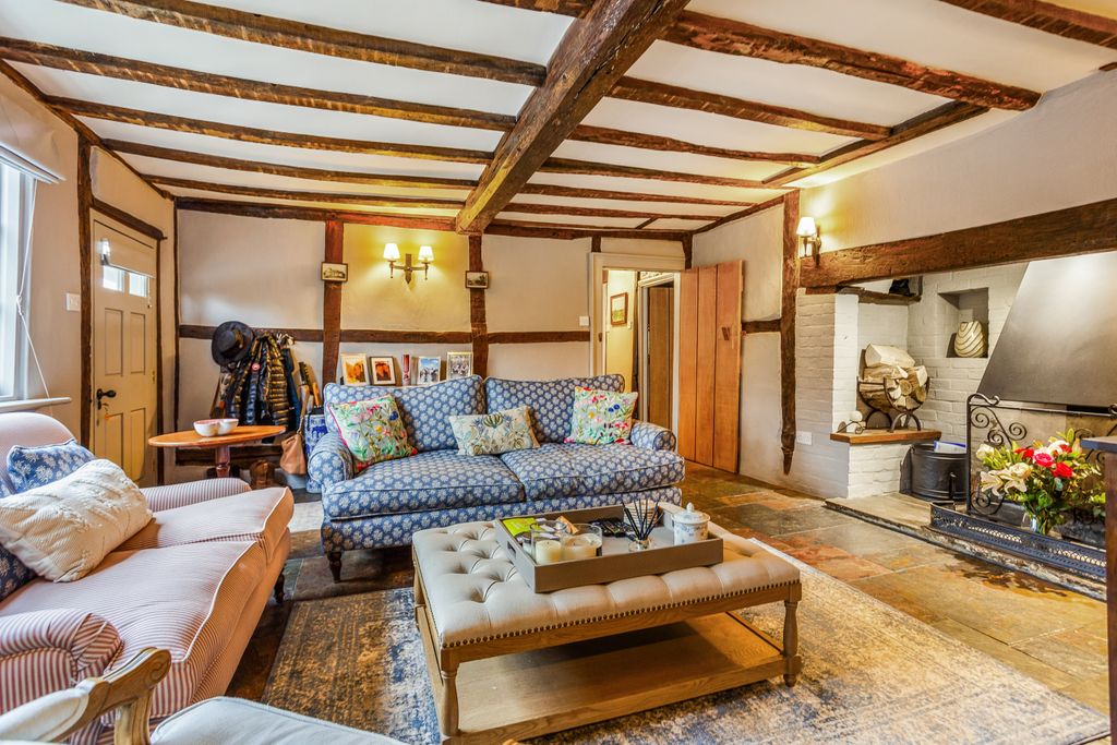 Property photo 2 of 22 Sitting Room