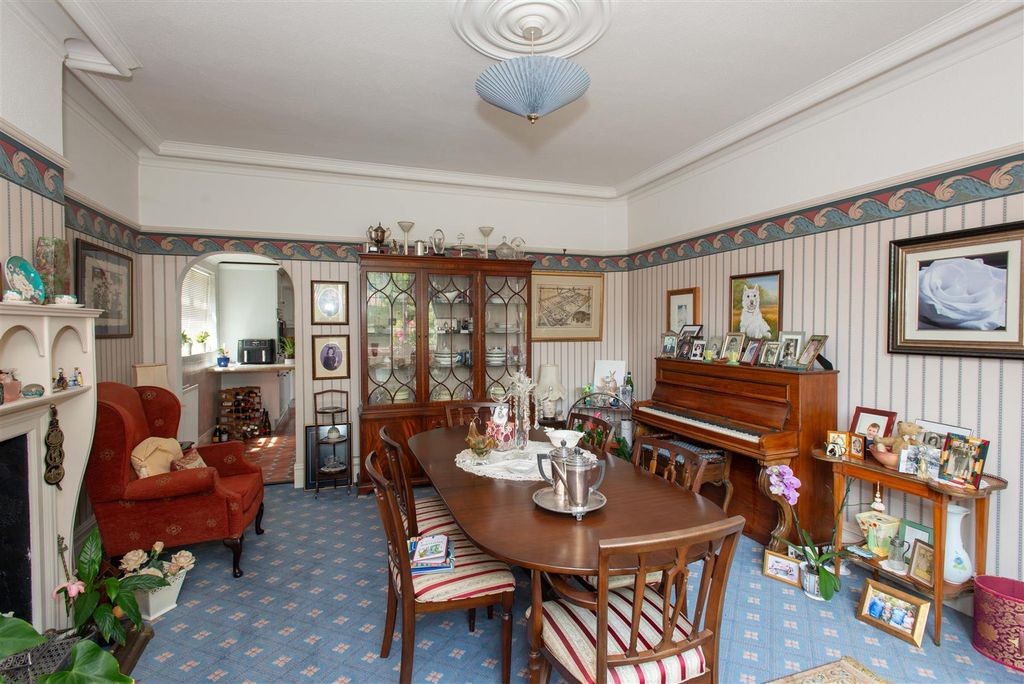 Property photo 3 of 17 2026.06.26 - 54 Sevenoaks Rd, Br6 9Jl-4209.Jpg