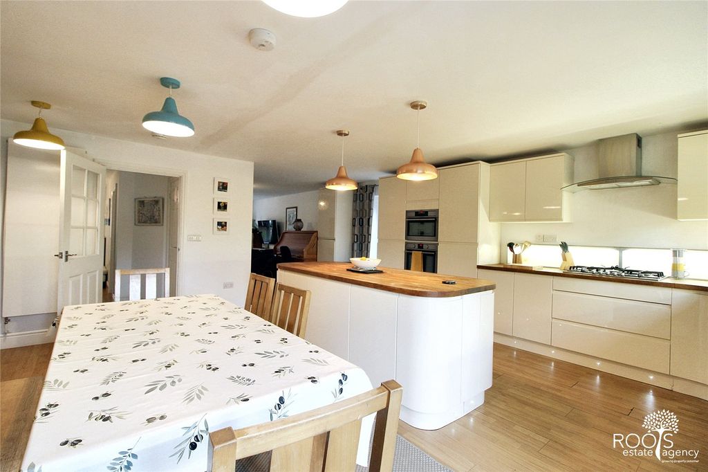 Property photo 3 of 16 Picture No. 04