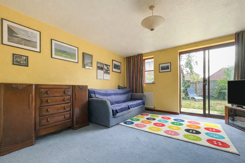 Property photo 2 of 10 Frontroom