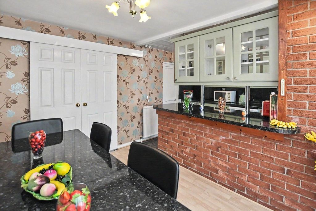 Property photo 2 of 17 Kitchen Diner