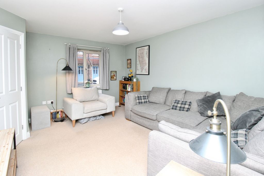 Property photo 3 of 8