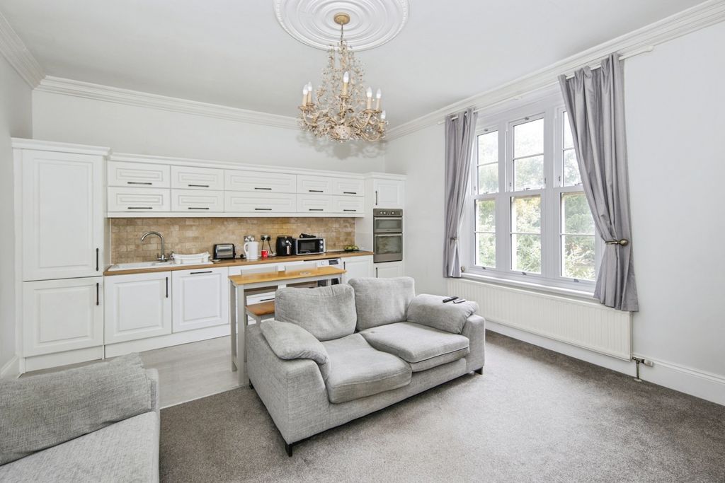 Property photo 2 of 16 Pbox-Img.Jpg
