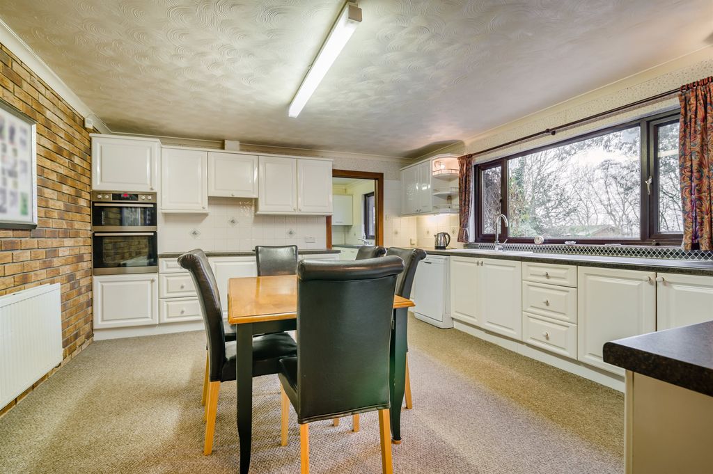 Property photo 2 of 25