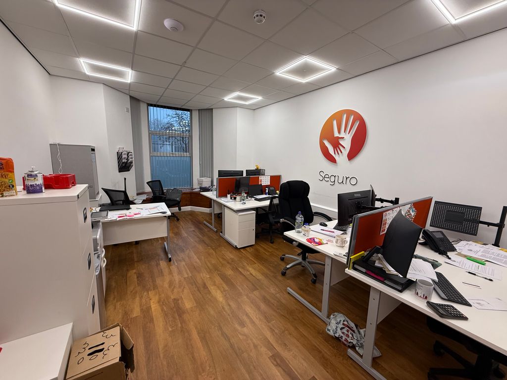 Property photo 3 of 17 Ground Floor Front