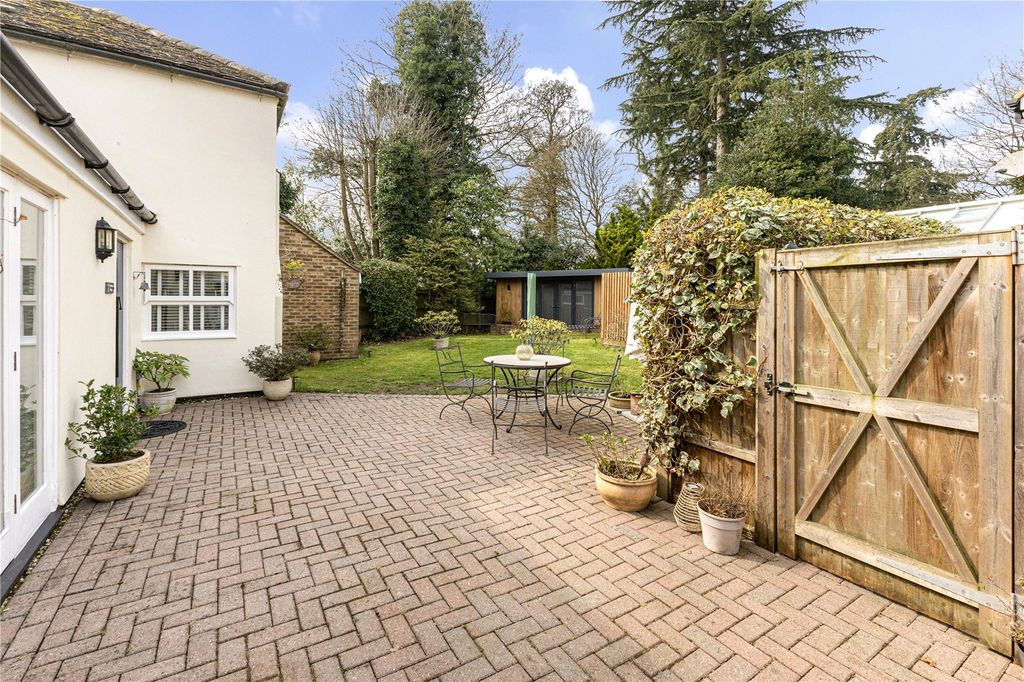 Property photo 3 of 12 Gated Entrance