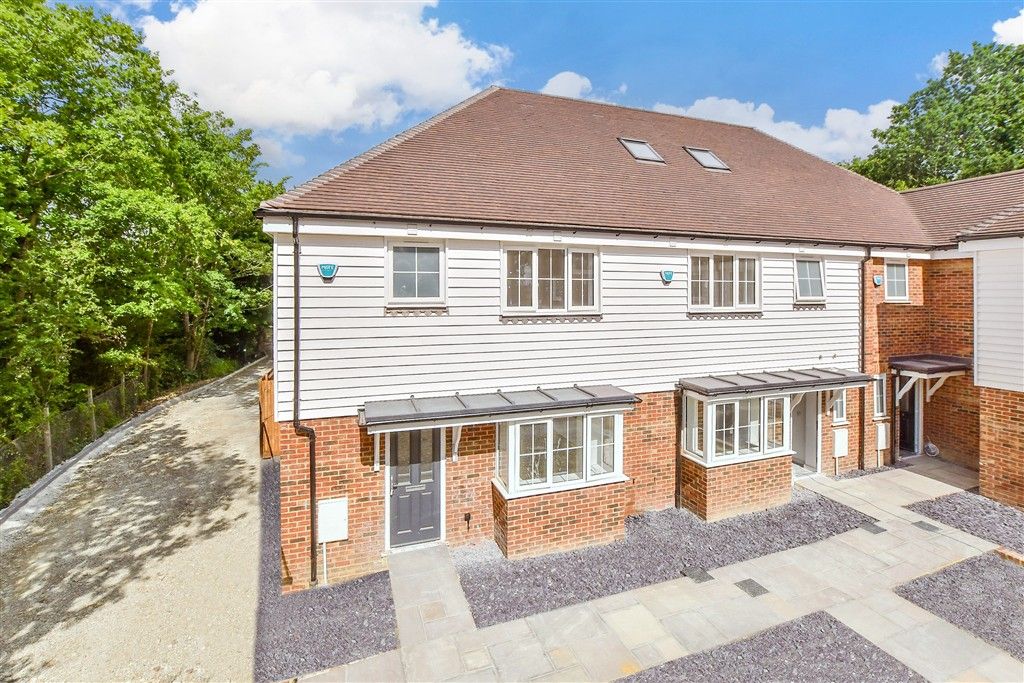 Property photo 2 of 8 Front