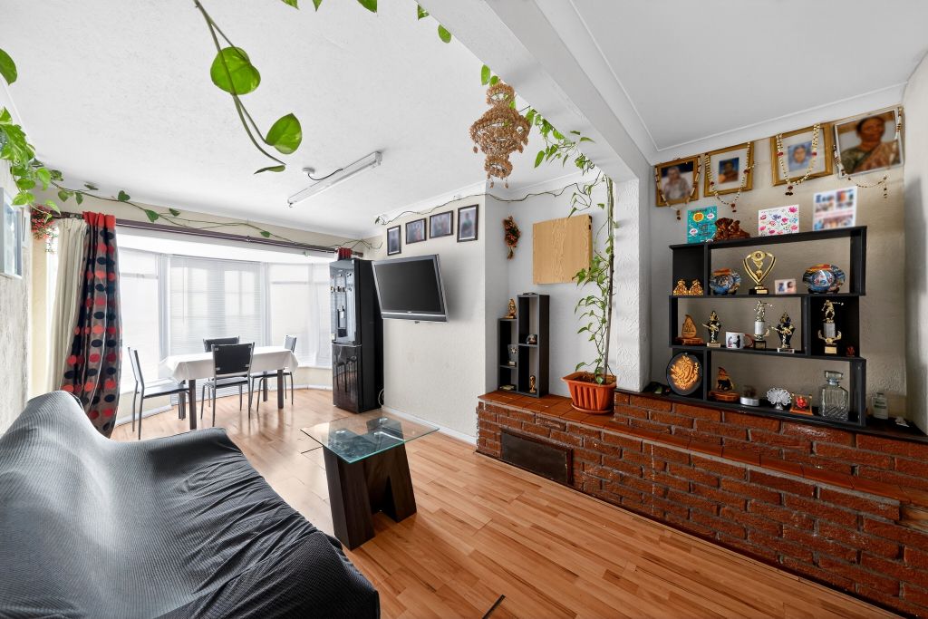 Property photo 1 of 19 Living Room