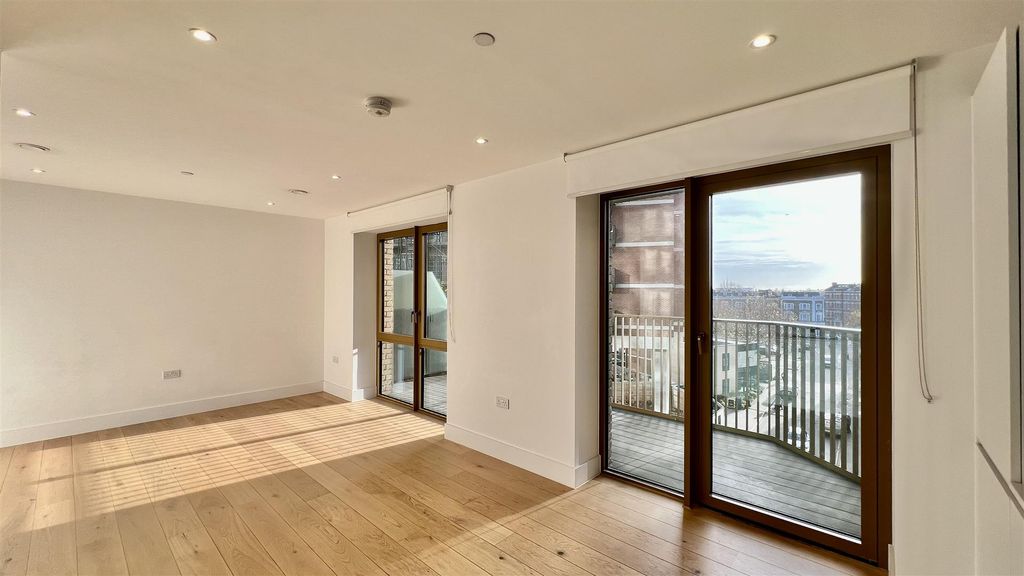 Property photo 3 of 16 Reception Room