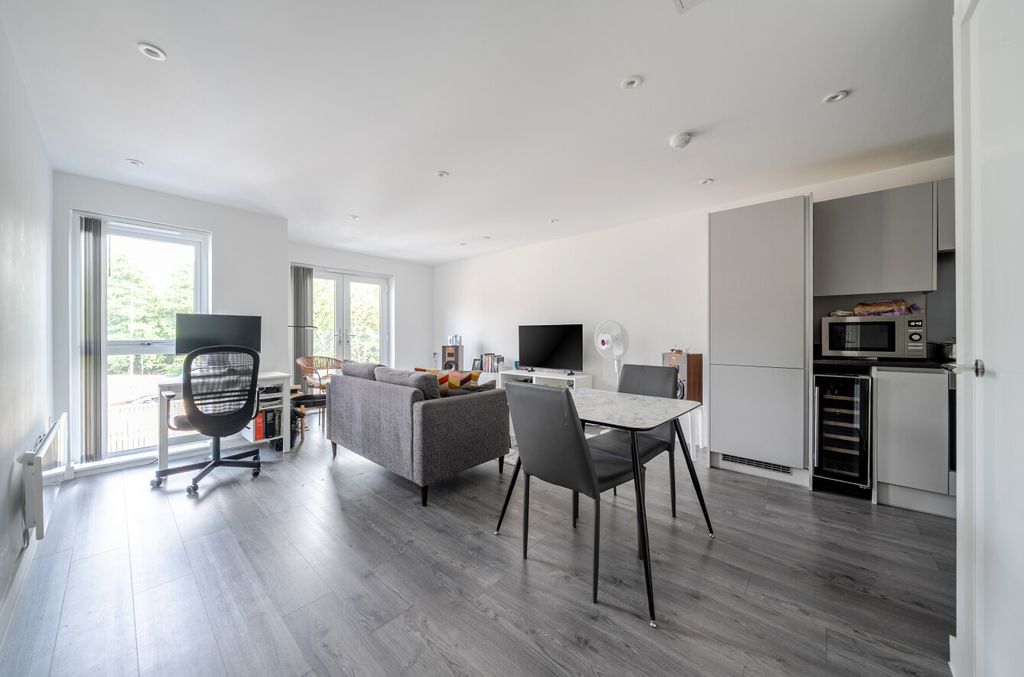Property photo 2 of 17 1495835-12-6A5F9B...