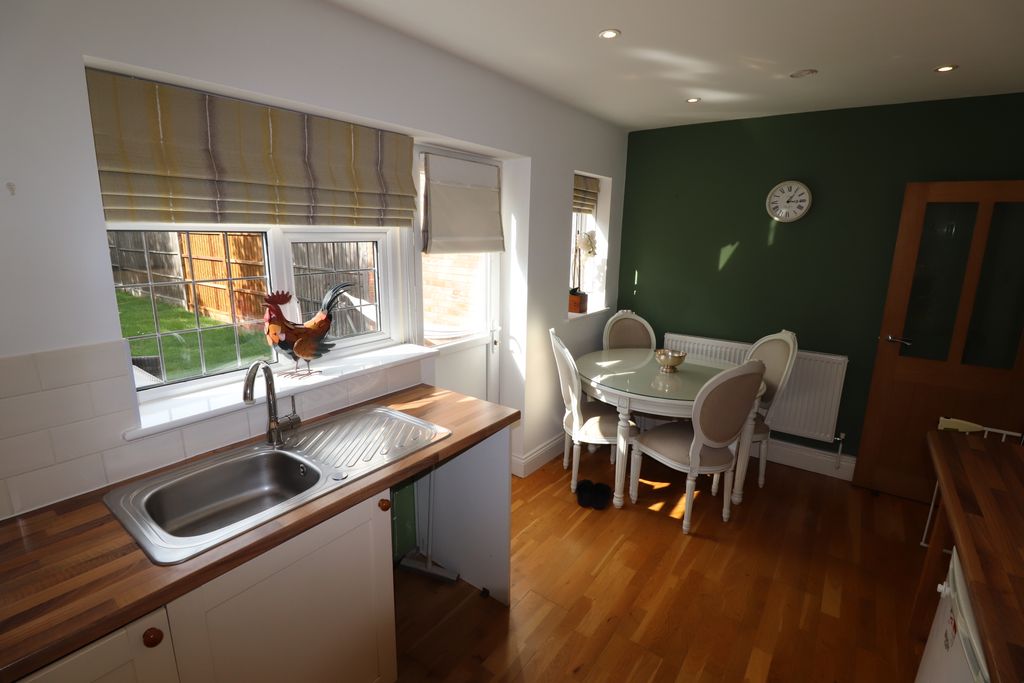 Property photo 3 of 9 Kitchen Breakfast Room