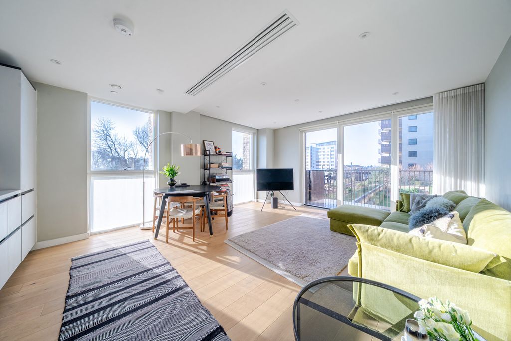 Property photo 2 of 20 1400435-14-696780...