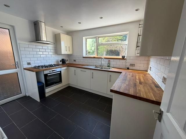 Property photo 2 of 9 Kitchen