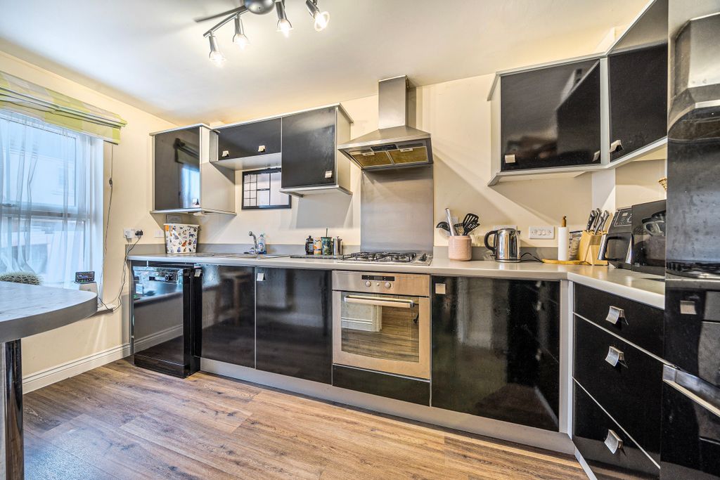 Property photo 3 of 22 Kitchen