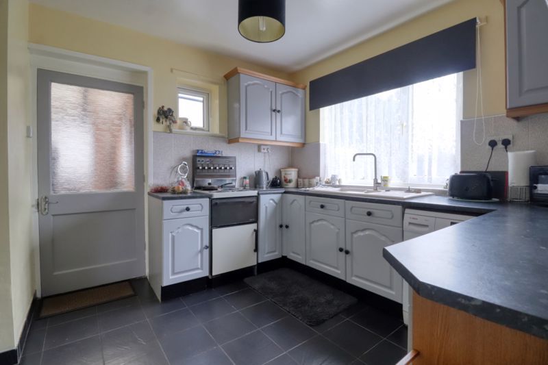 Property photo 3 of 12 Kitchen