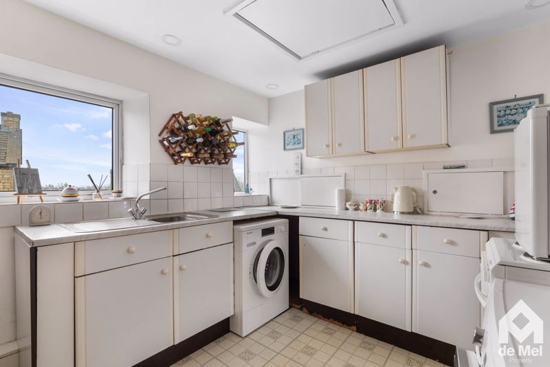 Property photo 3 of 28 Photo 6