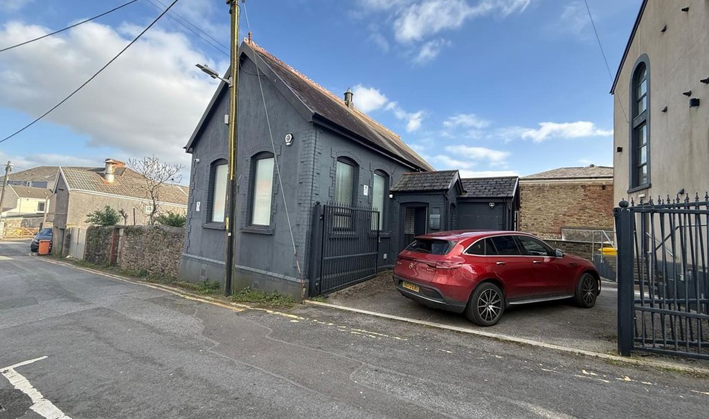 Property photo 1 of 5