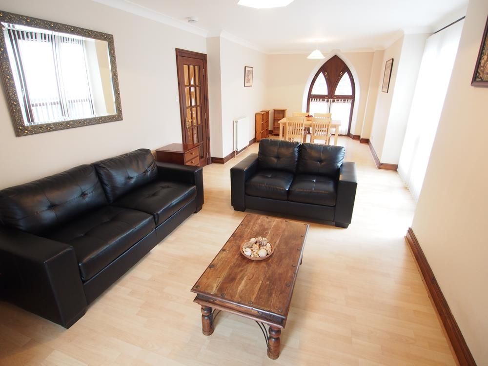 Property photo 2 of 13 Lounge/Dining Area