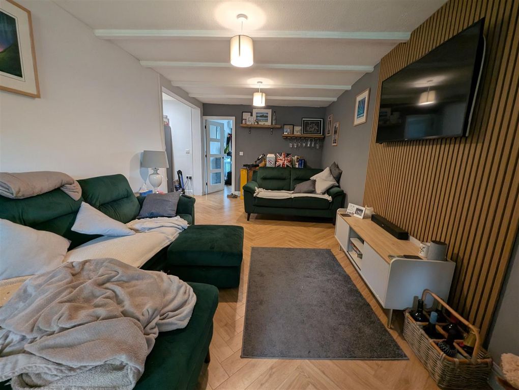 Property photo 2 of 10 Lounge