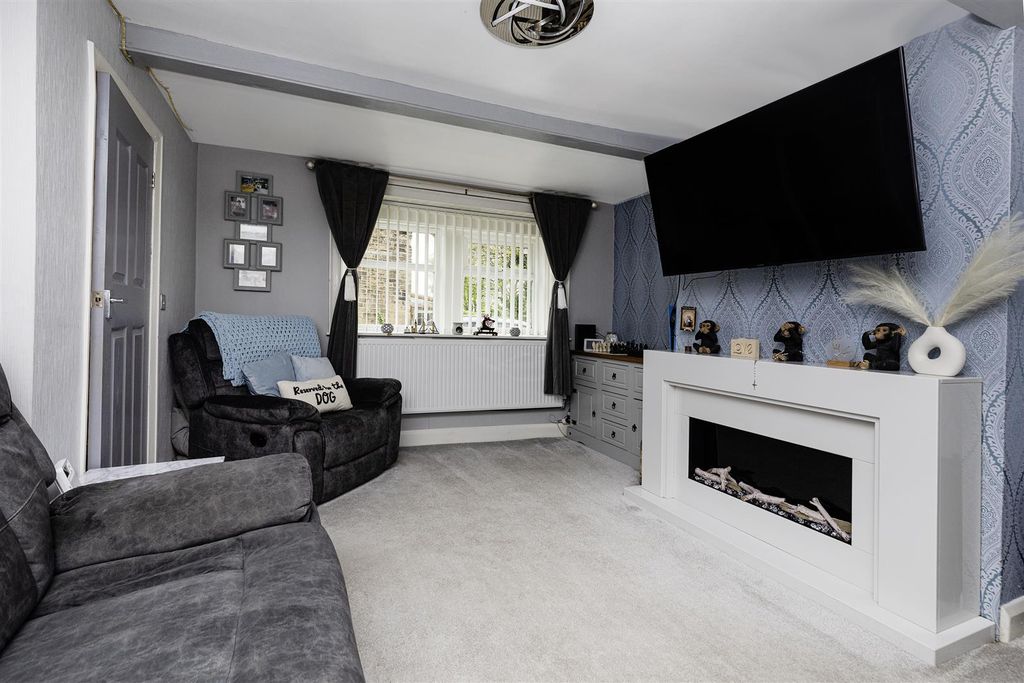 Property photo 2 of 21 Living Room