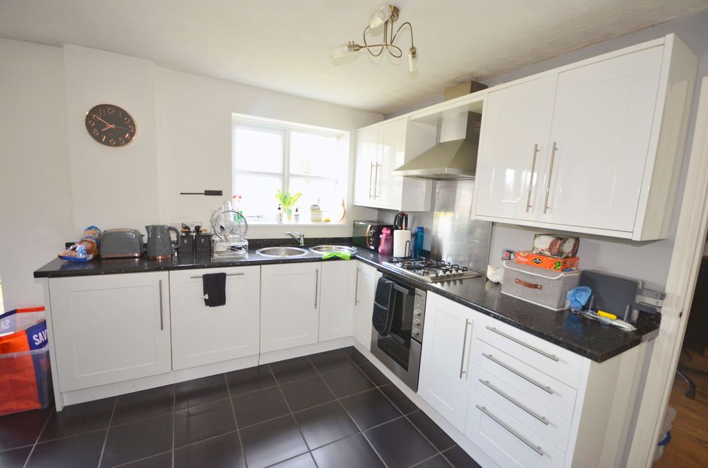 Property photo 3 of 24