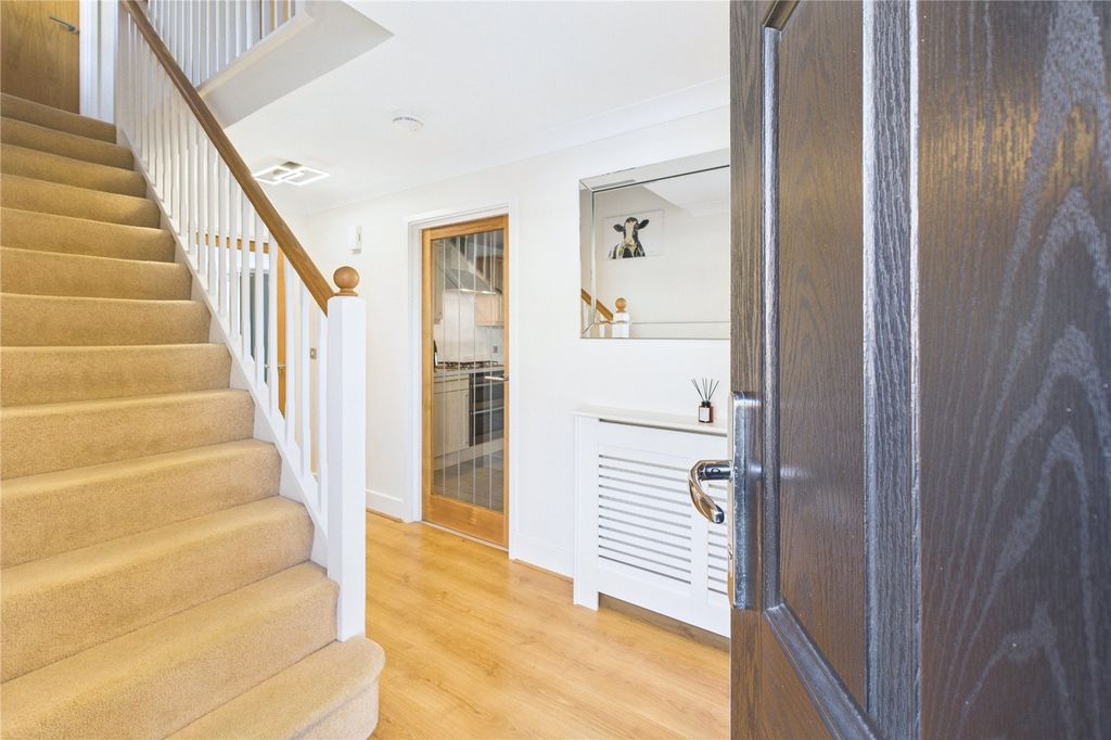 Property photo 2 of 27 Picture No. 21