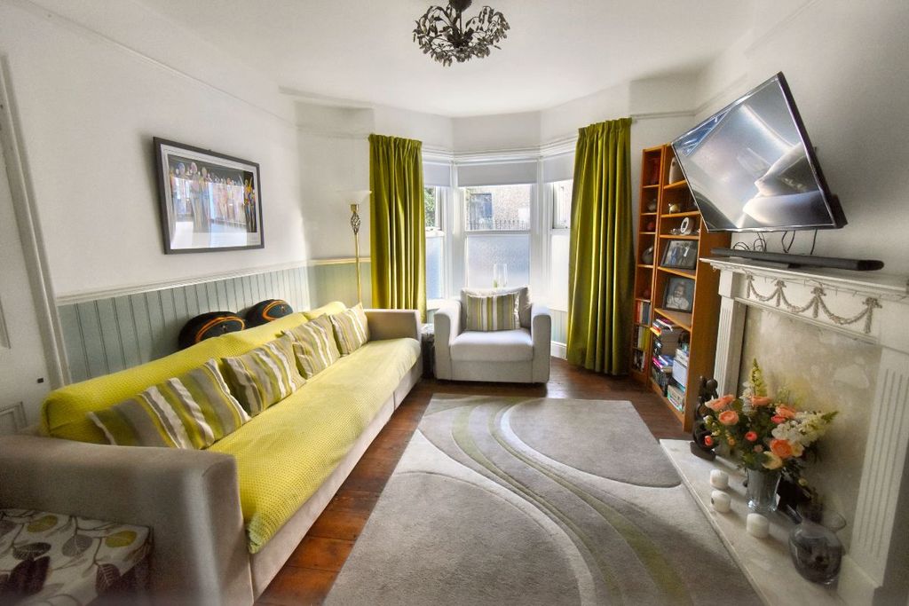 Property photo 3 of 12