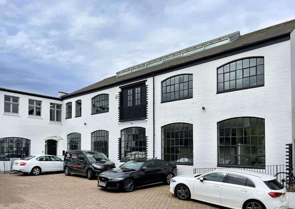 Property photo 1 of 10 Melbray House Hurlingham Rd Fulham Sw6 Office To Let West London Ext1.Jpg