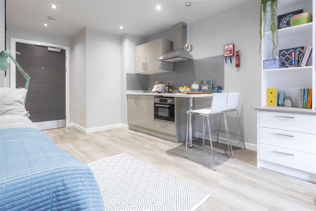 Property photo 2 of 12 Demontfortmews_Lr-15.Jpg