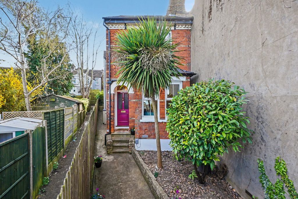 Property photo 2 of 34