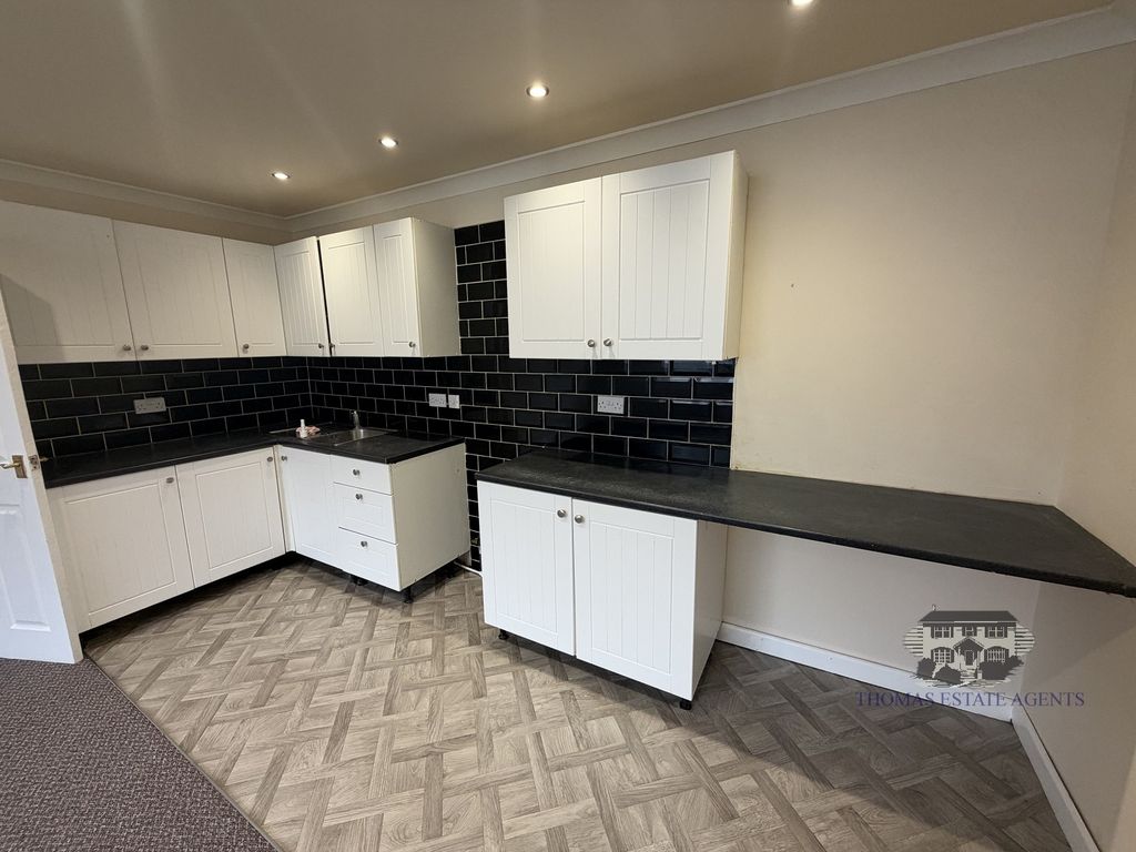 Property photo 3 of 6 Kitchen-Diner