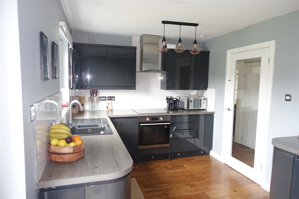 Property photo 2 of 17 Kitchen Diner