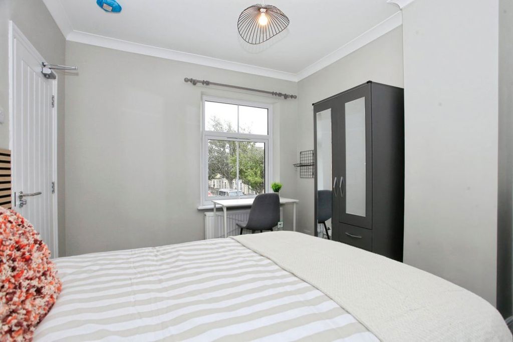 Property photo 2 of 3