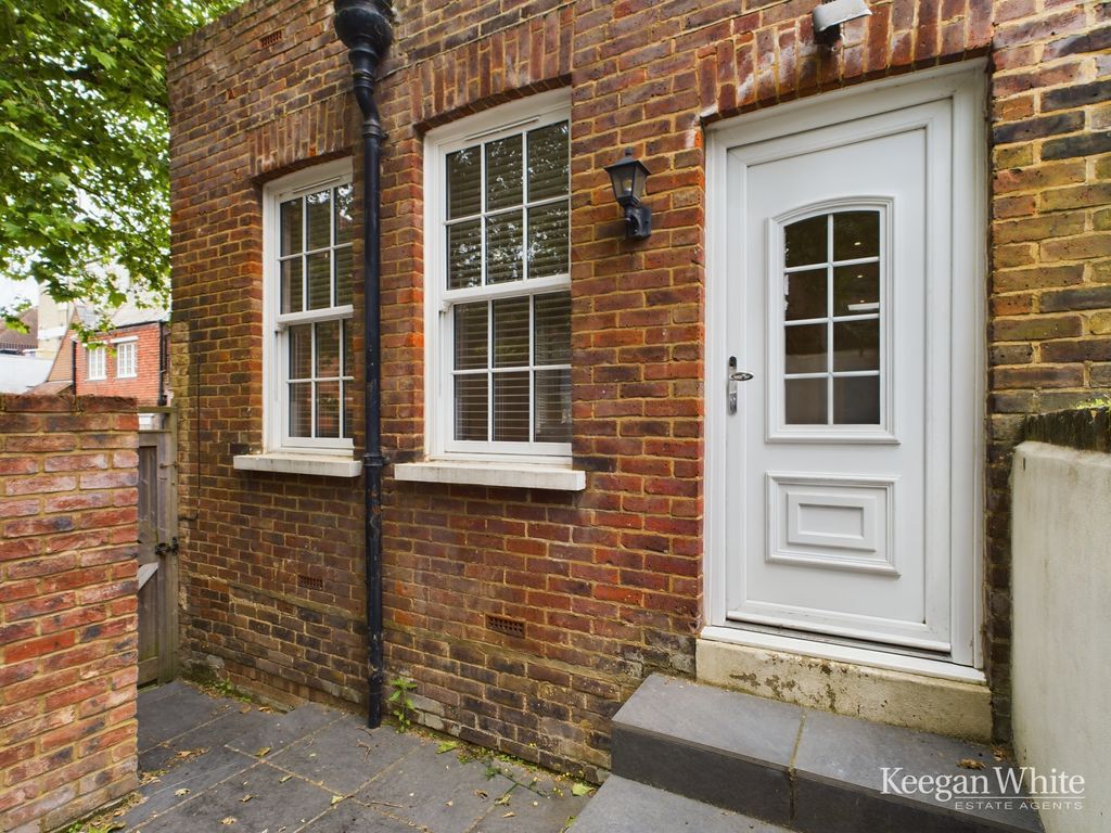 Property photo 1 of 11 Photo 6