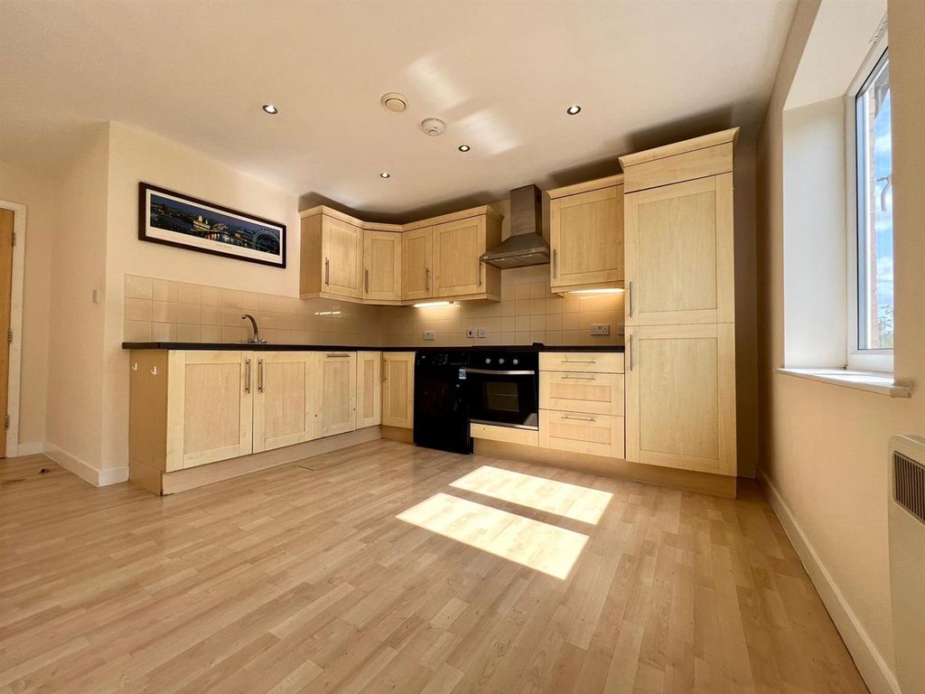Property photo 2 of 8 d32F772B-7c53-44ce-92Ca-18c120B330ee.Jpg
