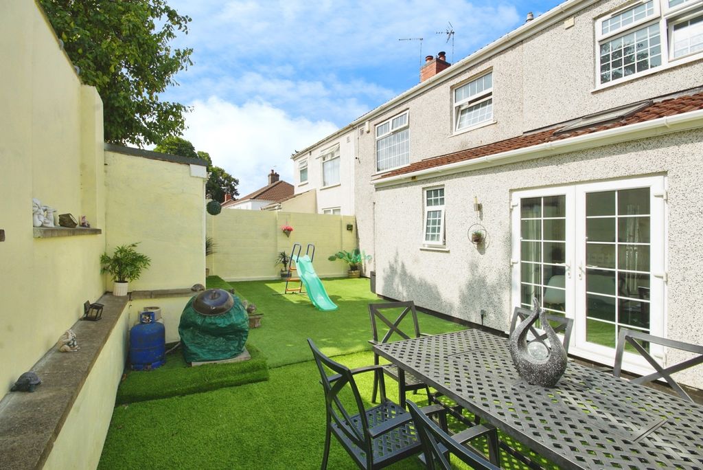 Property photo 2 of 17 Photo