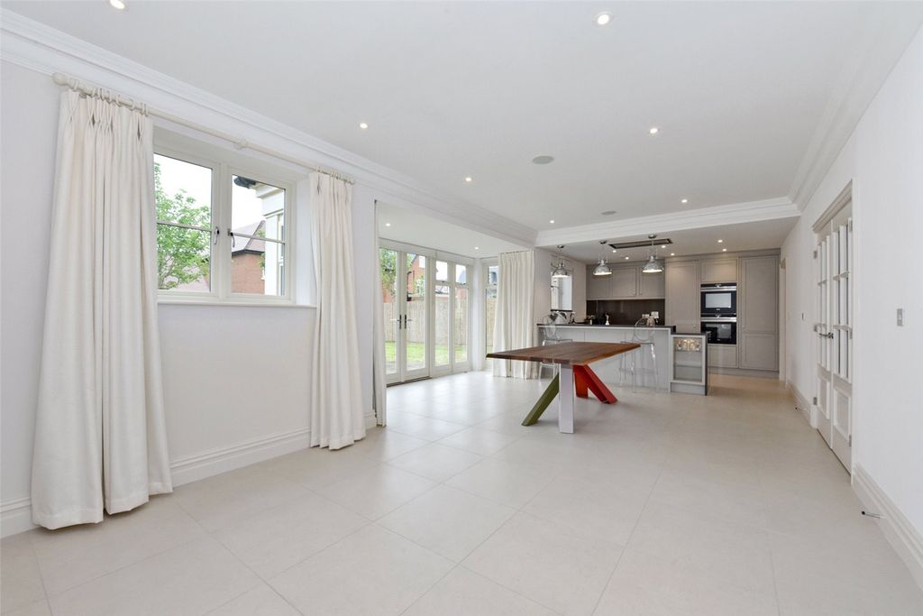 Property photo 3 of 15 Kitchen Dining