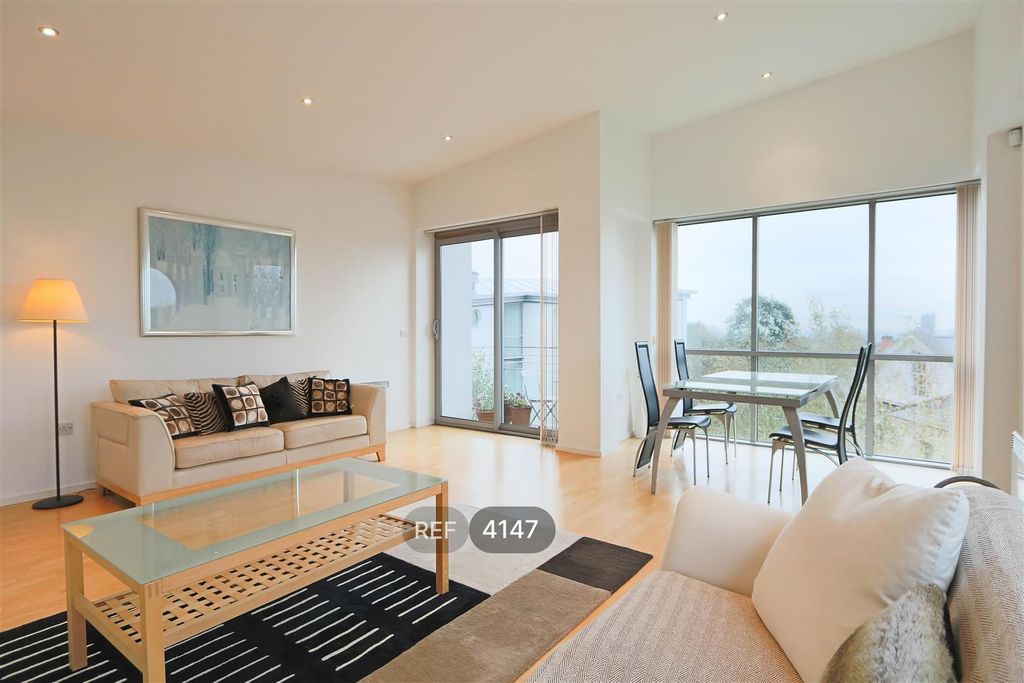 Property photo 1 of 14 Hallway