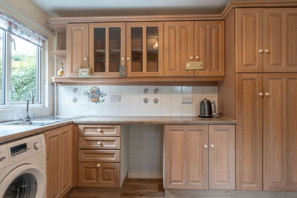 Property photo 2 of 27