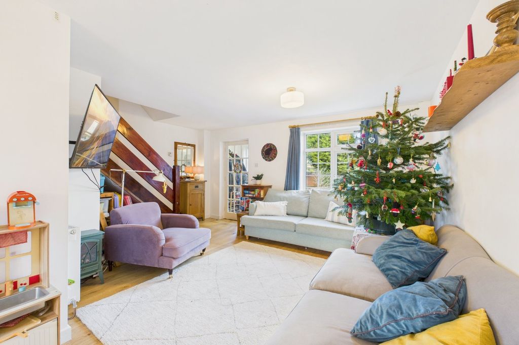 Property photo 3 of 11 Living Room