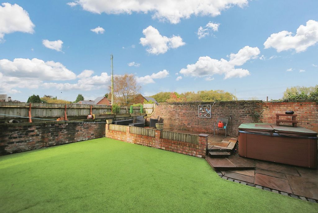 Property photo 2 of 31
