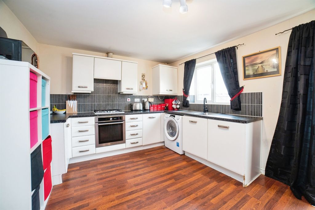 Property photo 3 of 17