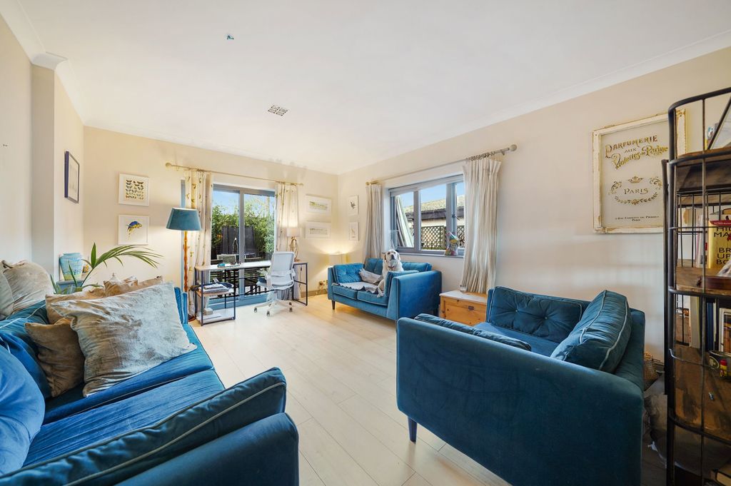 Property photo 3 of 21