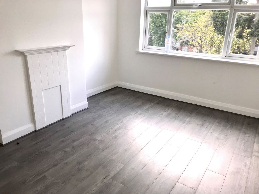 Property photo 2 of 9 Photo 3