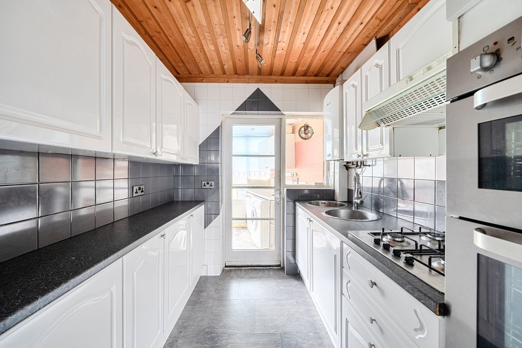 Property photo 2 of 18 1472018-18-6A27F7...