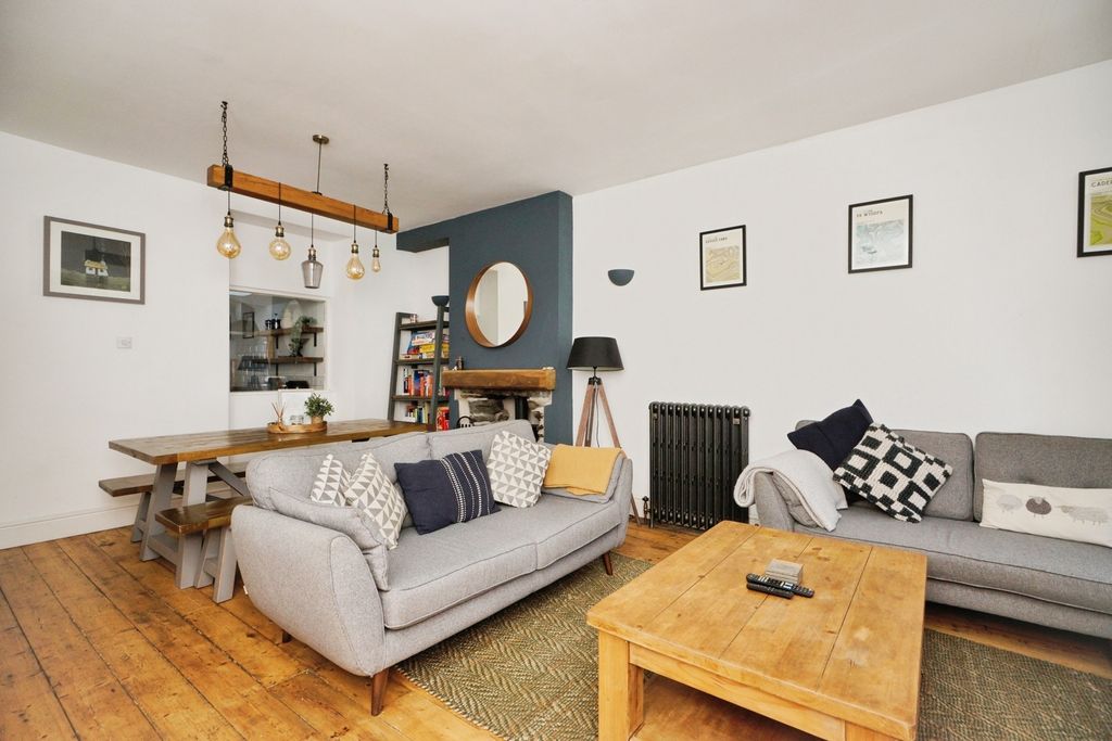 Property photo 2 of 19 Pbox-Img.Jpg