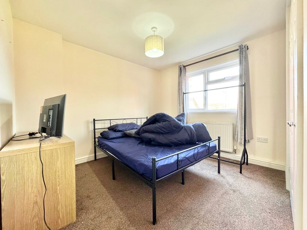 Property photo 3 of 4 Bedroom